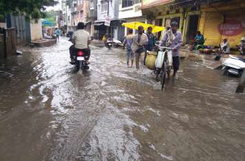 Rains caused havoc in Madhya Pradesh, roads took form of rivers मध्य प्रदेश में बारिश ने मचाई तबाही, सड़कें और गलियों ने लिया नदियों का रूप