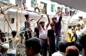 Under construction Mosque's fall lantern, Three workers injured VIDEO: फिरोजाबाद में निर्माणाधीन मस्जिद का गिरा लेंटर, तीन मजदूर घायल