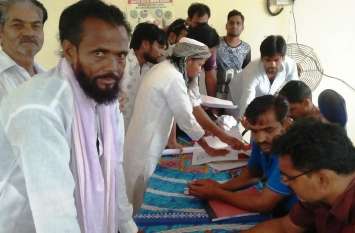 Applicants returned disappointed due to lack of lease in camp शिविर में 28 में से एक को भी नही सौंपा गया पट्टा, मायूस लोटे आवेदक