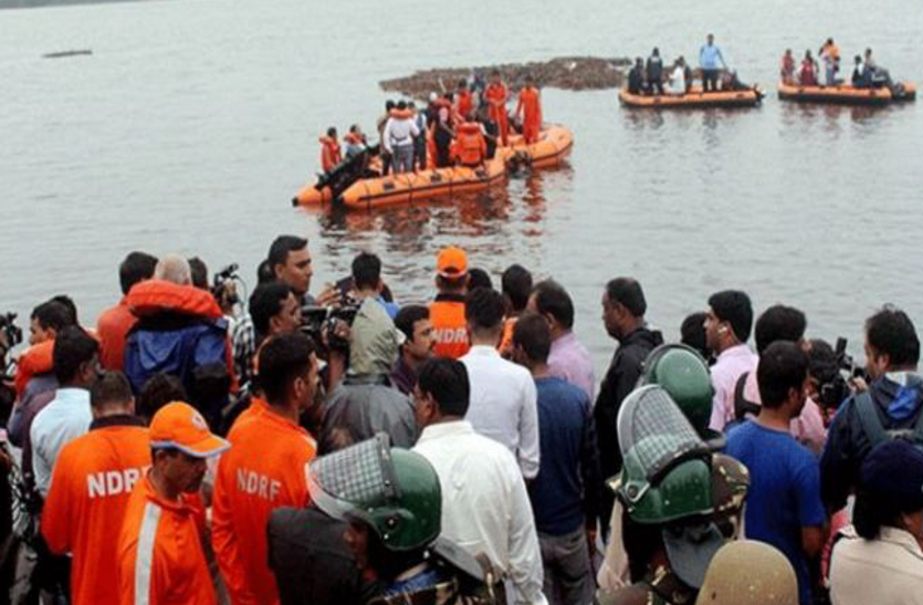 Godavari River गोदावरी नदी में पर्यटकों से भरी नाव पलटी, 12 की मौत, 43 लापता