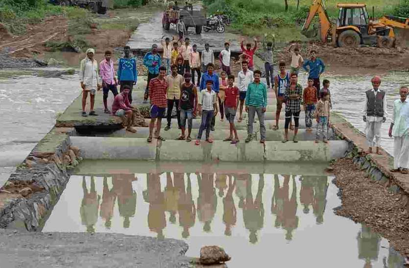 बारिश से बदहाली, बारिश में बही पुलियाएं, कटा गांवों का सम्पर्क बारिश से बदहाली, बारिश में बही पुलियाएं, कटा गांवों का सम्पर्क