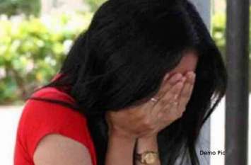 Molestation Case: Molestation with girl मंगेतर के साथ घर लौट रही युवती का तीन युवकों ने रोका रास्ता, करने लगा छेड़छाड़, मंगेतर ने किया विरोध तो कर दी धुनाई, फिर ये हुआ...