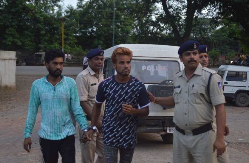 patrika नाबालिकों की गैंग शहर में मचा रखी थी कोहराम, चार गिरफ्तार