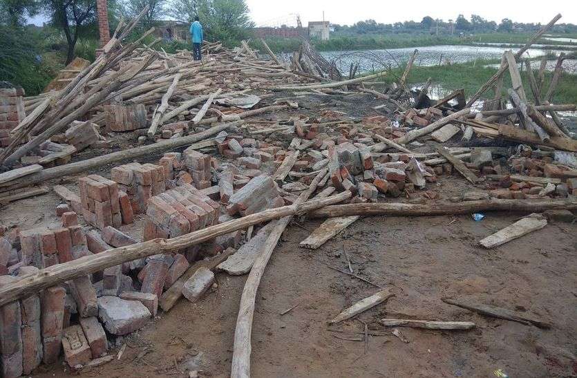 निर्माणाधीन छत गिरी, हादसे में 14 श्रमिक घायल