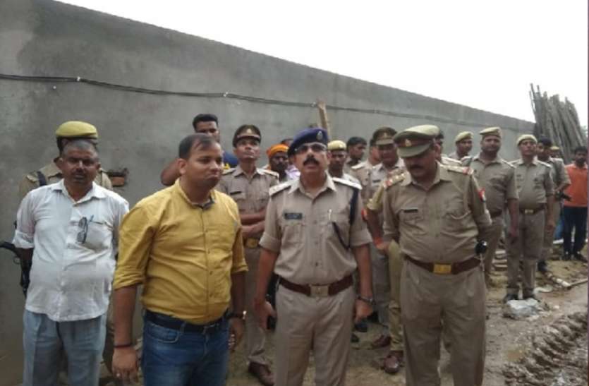 सपा नेता की कोल्ड स्टोरेज की दीवार गिरने से मजदूर की दबकर मौत, कई घायल सपा नेता की कोल्ड स्टोरेज की दीवार गिरने से मजदूर की दबकर मौत, कई घायल