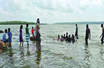 It is not Tandula reservoir on the coast यह समुद्र किनारा नहीं तांदुला जलाशय है