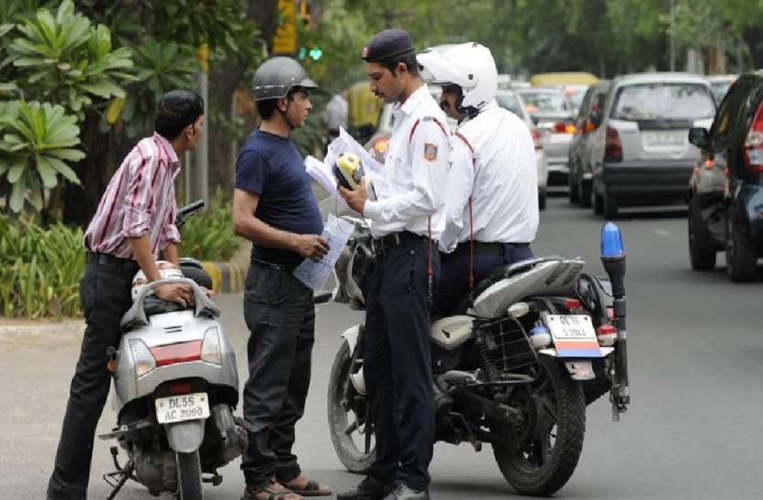 New motor vehicle act ट्रैफिक नियम तोड़ने पर पुरानी दरों पर ही चालान करेगी पुलिस, वाहन चलाते समय सिर्फ न करें यह एक गलती, नहीं तो भरना होगा 10 हजार जुर्माना