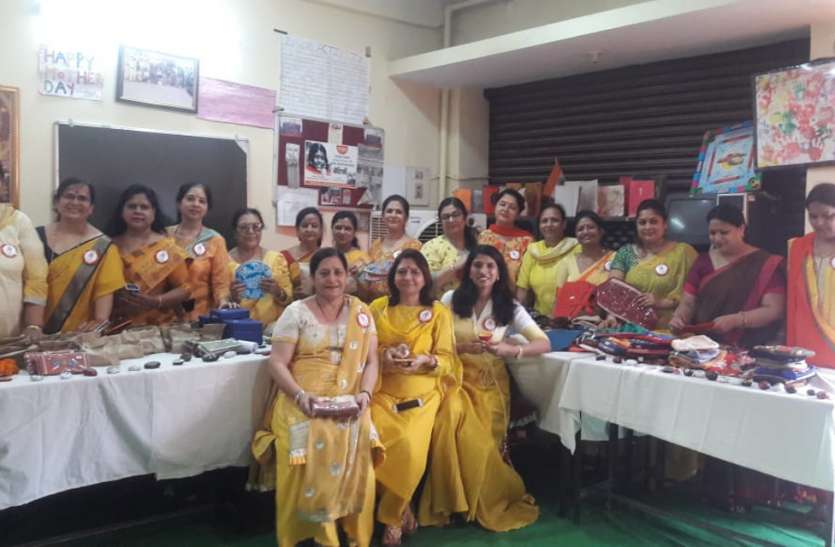 Handmade items attracted everyone हस्त निर्मित वस्तुओं ने सभी को किया आकर्षित