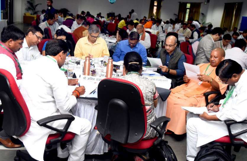 CM Yogi सीएम योगी ने सभी मंत्रियों के बीच दिया बड़ा बयान, वरिष्ट आईएएस अधिकारी भी थे मौजूद