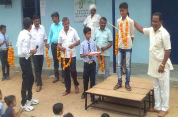 Selection in state fullball team sirohi school news कैलाशनगर के हरदयाल सिंह का राज्य फुलबॉल टीम में चयन