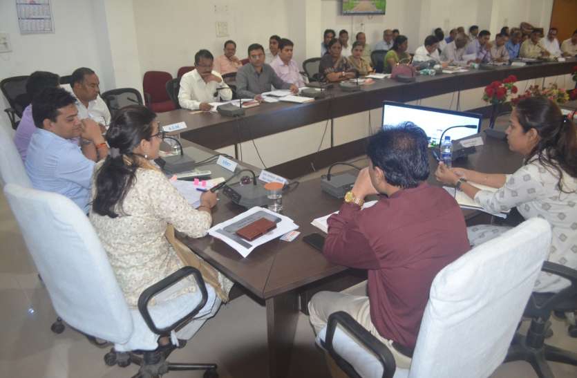 पाईप लाईन की खुदाई के गड्ढों को शीघ्र भरवाए पाईप लाईन की खुदाई के गड्ढों को शीघ्र भरवाए