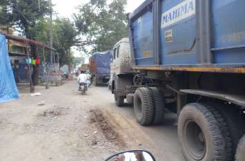 Accidents due to heavy vehicle vehicles remain likely शहर अंदर हर रोज चलता हैं भारी वाहन, कभी भी घट सकती है बड़ी घटना