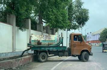 Smart city : Dirt of septic tank flowing in open drains in smart city Smart city : स्मार्ट सिटी के खुले नालों में बह रही सेफ्टी टैंक की गंदगी