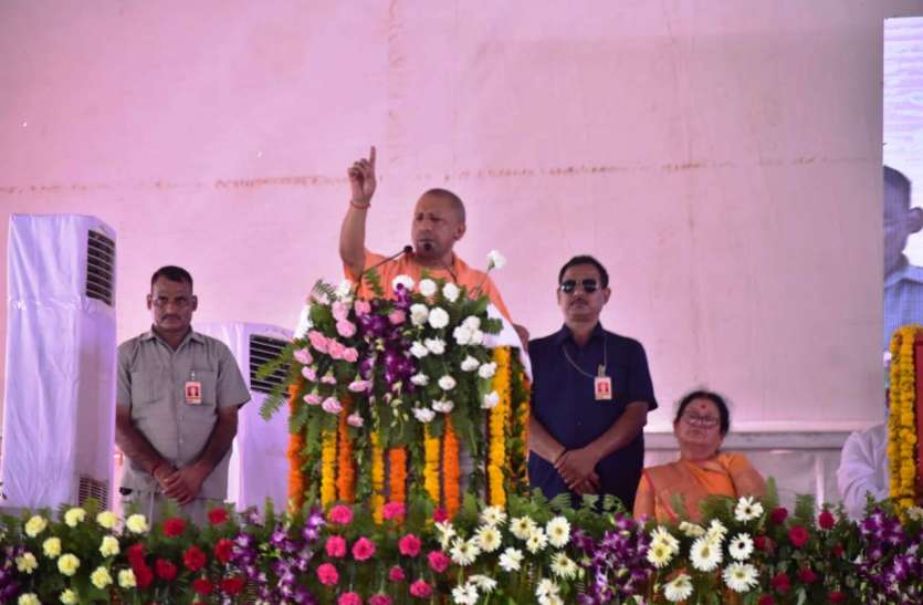 सीएम योगी आदित्यनाथ का दावा, सूबे से गुंडा, दंगा, भ्रष्टाचार और भर्तियों में धांधली का किया खात्मा सीएम योगी आदित्यनाथ का दावा, सूबे से गुंडा, दंगा, भ्रष्टाचार और भर्तियों में धांधली का किया खात्मा