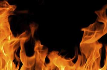 five burnt in primary school during mid day meal food coock प्राइमरी स्कूल में मिड डे मील बनाते समय गैस लिकेज से लगी आग, पांच झुलसे शिक्षा विभाग में हड़कंप