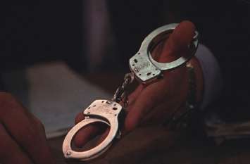 gaing rape navi mumbai uran जबरन घर में प्रवेश कर महिला से गैंग रेप ,तीन गिरफ्तार