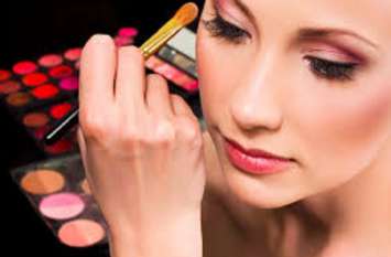 monsoon makeup tips #Beauty Tips: मानसून में ऐसे करें मेकअप, रहेंगी टेंशन फ्री