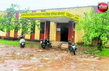Rajasthan Education Department Latest News स्कूलों की हालात सुधारने के लिए 50 करोड़ की जरूरत, लेकिन 8 महीनों से समग्र शिक्षा अभियान को नहीं मिला बजट