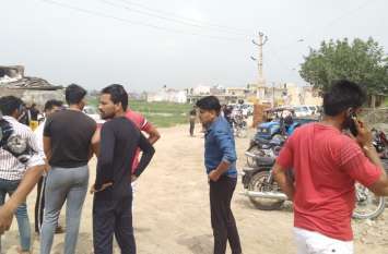 conflict in villagers youths in ghazibad मंदिर में भाजपा नेता व पुलिसकर्मी के सामने भिड़ गए दो जाति के हजारों लोग, मचा हड़कंप