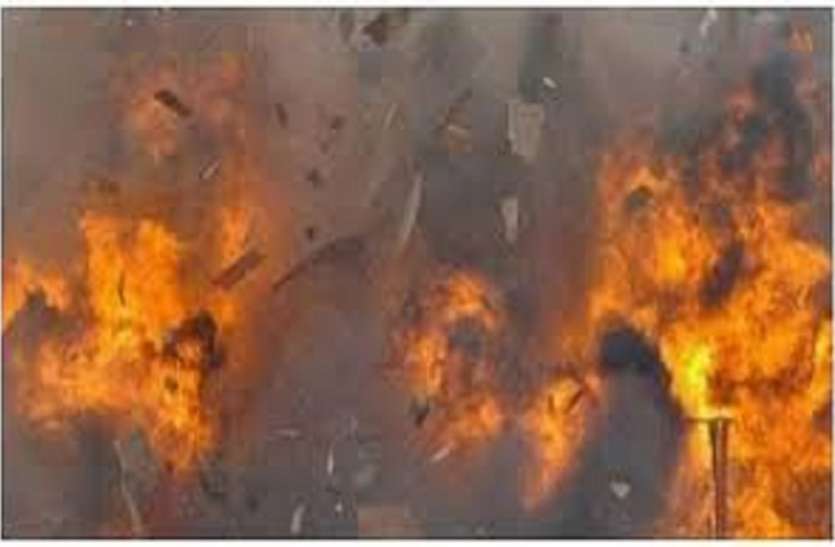 Explosion in the house, one dead and two injured बारूद के विस्फोट से दहला इलाका , गर्भवती महिला की मौत दो घायल