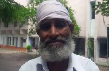 man alive declared dead in government documents दो साल से जिंदा व्यक्ति सरकारी दस्तावेजों में मृत घोषित, आजतक नहीं मिली पेंशन