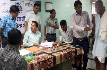 Cases disposed of in the National Lok Adalat राष्ट्रीय लोक अदालत में राजीनामें से किया दर्जनों प्रकरणों का निस्तारण