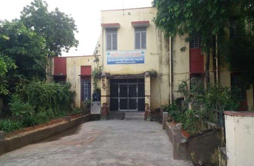 मंडी में आवक कम, नई फसल का इंतजार मंडी में आवक कम, नई फसल का इंतजार