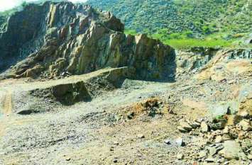 Illegal Mining : Major Problem Of Aravali Hills In Alwar अलवर में अवैध खनन के कारण पूरी तरह से छलनी हो गई अरावली की पहाडिय़ां, लेकिन कमेटी को केवल एक जगह दिखा अवैध खनन