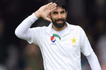 Pakistan selected 20 probables players for sri lanka series पाकिस्तान ने किया 20 संभावितों का चयन, शोएब मलिक और मोहम्मद हफीज को जगह नहीं