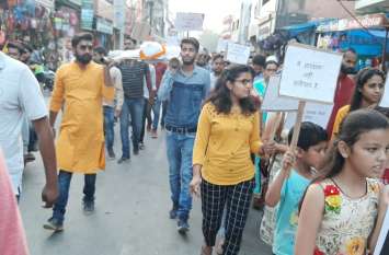 Protest of reservation: protest of reservation by funeral procession Video: आरक्षण व्यवस्था के विरोध में युवाओं ने शहर में निकाली शवयात्रा, कई स्थानों पर पुलिस से झूमाझटकी का देखें Video