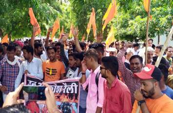 Demand to arrest the culprits of dismantling the statue वनमाता की प्रतिमा खण्डित करने के दोषियों को गिरफ्तार करने की मांग, सर्वसमाज ने निकाली जनआक्रोश रैली