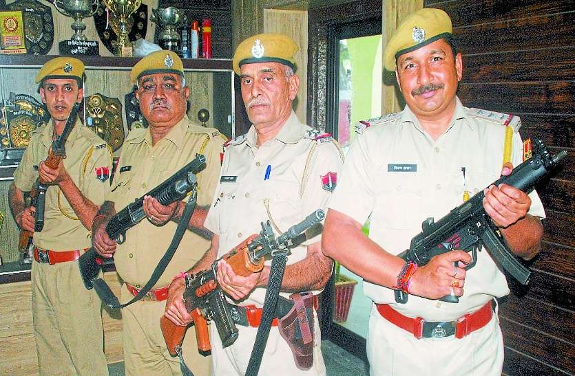 Rajasthan Policeman Unable To Operate Modern Weapons र जस थ न प ल स क प ल सकर म य क नह चल न आत आध न क हथ य र प ल स मह न द शक न जत ई च त Patrika News