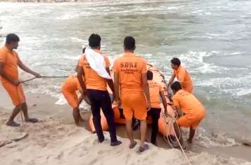 4 youths drowned in Banas from the holy body of Bisalpur dam बीसलपुर बांध की पवित्र दह से बनास में बहे 4 युवक, 2 को बचाया, 2 की तलाश जारी
