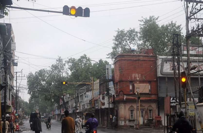 चालानी कार्रवाई में लगी यातायात पुलिस को नहीं दिख रही अपनी खामी चालानी कार्रवाई में लगी यातायात पुलिस को नहीं दिख रही अपनी खामी