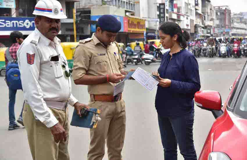 Ahmedabad: गुजरात में शुरू हुआ नए ट्रैफिक नियमों का अमल, जानें पहले दिन कैसा रहा हाल