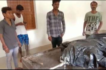 The man went to funeral program and died due to Drowing in river अपने परिजन की अस्थियां लेने शमशान घाट गया युवक बह गया नदी में, दो दिन बाद इस हालत में एनीकट में फंसा मिला शव