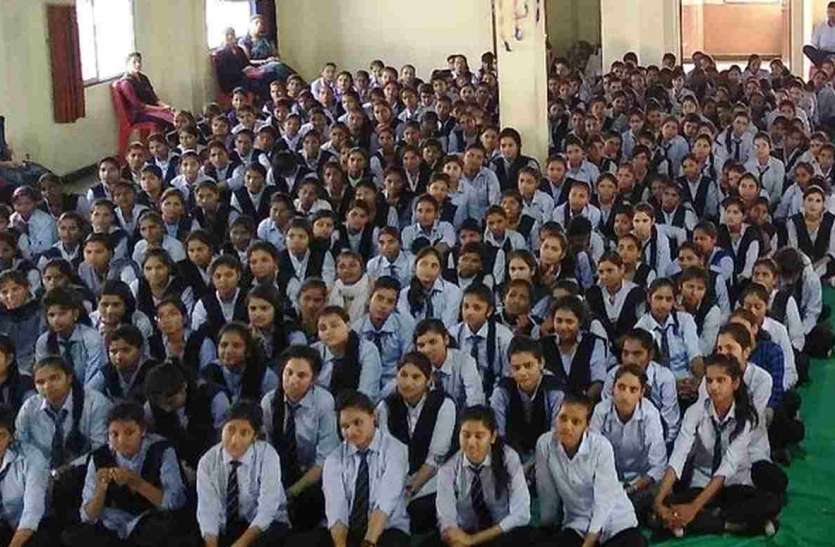 हिंदी पखवाडे के अन्तर्गत काव्य गोष्ठी का आयोजन हिंदी पखवाडे के अन्तर्गत काव्य गोष्ठी का आयोजन