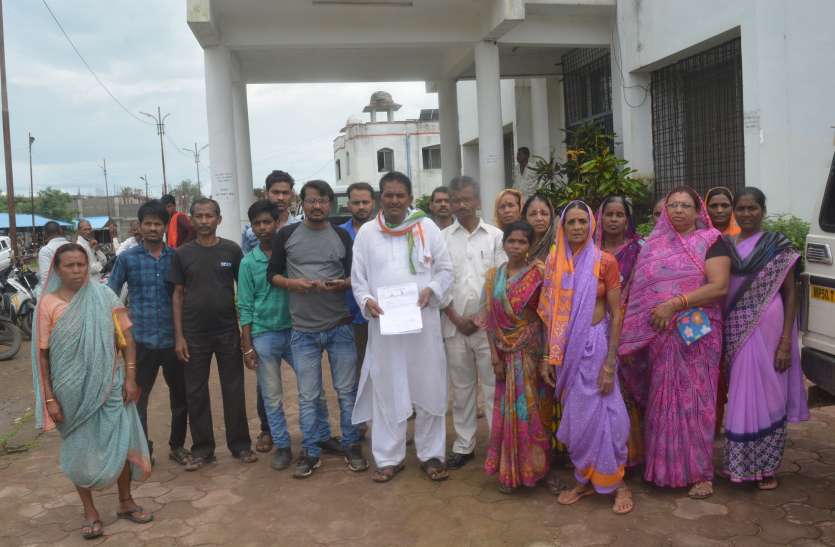 आधा सैकड़ा परिवारों को प्रधानमंत्री आवास का लाभ दिलाने गुहार आधा सैकड़ा परिवारों को प्रधानमंत्री आवास का लाभ दिलाने गुहार
