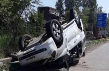 three dead and many injured in accident तेरहवी का खाना बनाकर लौट रहे थे घर, गाय को बचाने के चक्कर में हो गई मौत
