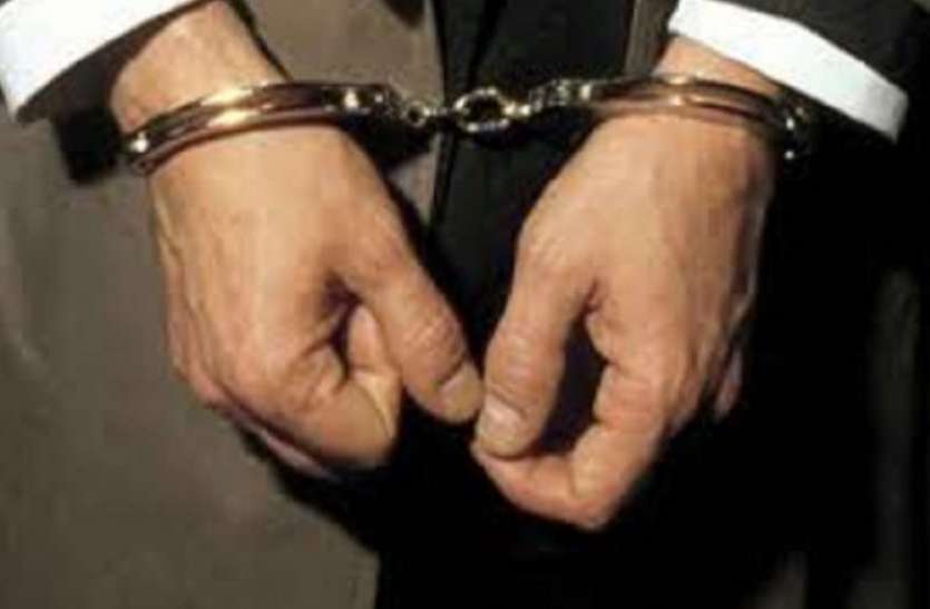 फर्जी ट्रांसफर आर्डर निकालकर बन गया जिले का SDO, ऐसे हुआ काले कारनामों का खुलासा फर्जी ट्रांसफर आर्डर निकालकर बन गया जिले का SDO, ऐसे हुआ काले कारनामों का खुलासा