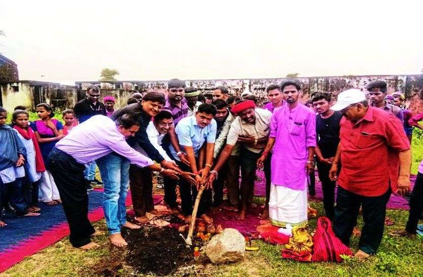 चिचलगुढ़ा में स्कूल भवन का भूमिपूजन