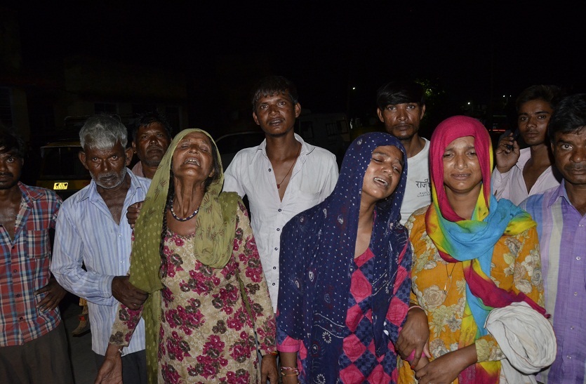 Dead body strangled to death of a missing auto driver लापता ऑटो चालक की गला घोंट हत्या कर शव फेंका