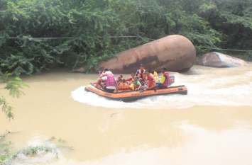 49 , 44 बाढ़ ने तोड़ा 49 वर्ष का रिकॉर्ड, 44 गांव जलमग्न