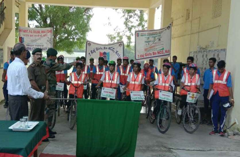 साइकिल रैली से दे रहे स्वच्छता का संदेश, हरी झण्डी दिखाकर टोंक के लिए किया रवाना साइकिल रैली से दे रहे स्वच्छता का संदेश, हरी झण्डी दिखाकर टोंक के लिए किया रवाना