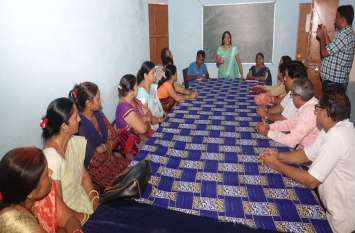#DaughterATWork: make daughters self-sufficient बिटिया @ वर्क: बेटियों को बनाएं आत्मनिर्भर