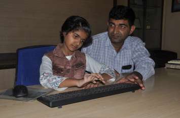 A different feeling, daughters understood father's work BITIYA IN OFFICE : एक अलग ही अहसास, बेटियों ने समझा पापा का काम