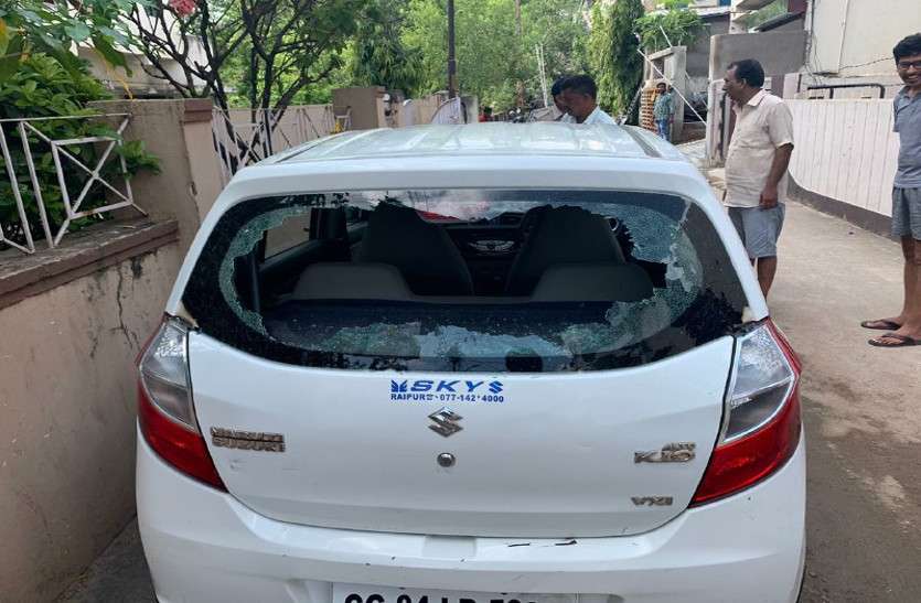 Crime In Raipur Indian Military Man Shot Car Over Car Parking Dispute र ट यर ड म ल ट र म न क आय इतन ग स स मह ल क क र पर चल द ग ल ल ग म मच भगदड