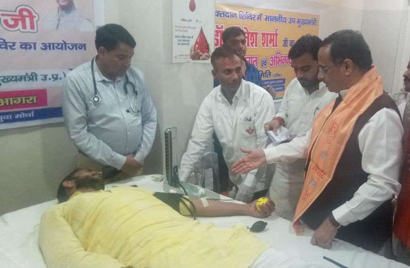 उपमुख्यमंत्री आगरा में, प्रधानमंत्री के जीवन पर लगाई गई प्रदर्शनी का उद्घाटन