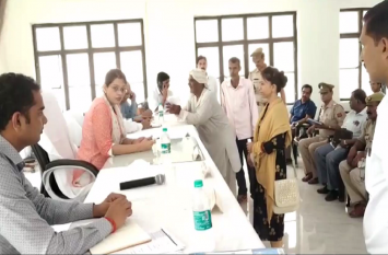 Hapur Dm punish govt employees not to participate in sampurna samadhan पीएम मोदी के जन्मदिन पर महिला डीएम ने कर्मचारियों को दी ऐसी सजा कि मच गया हड़कंप