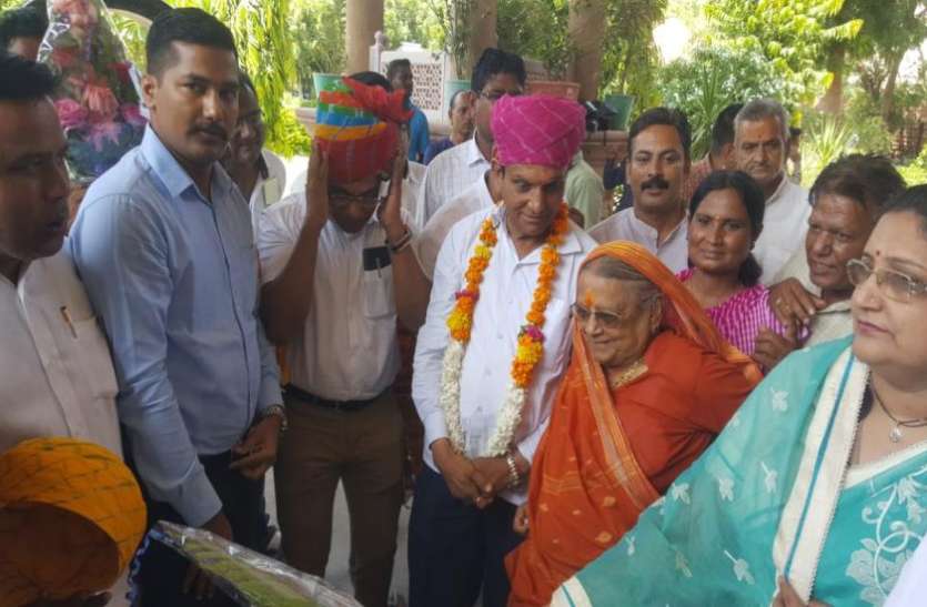अब जोधपुर के 65 में से 60 में डोर टू डोर कचरा संग्रहण अब जोधपुर के 65 में से 60 में डोर टू डोर कचरा संग्रहण